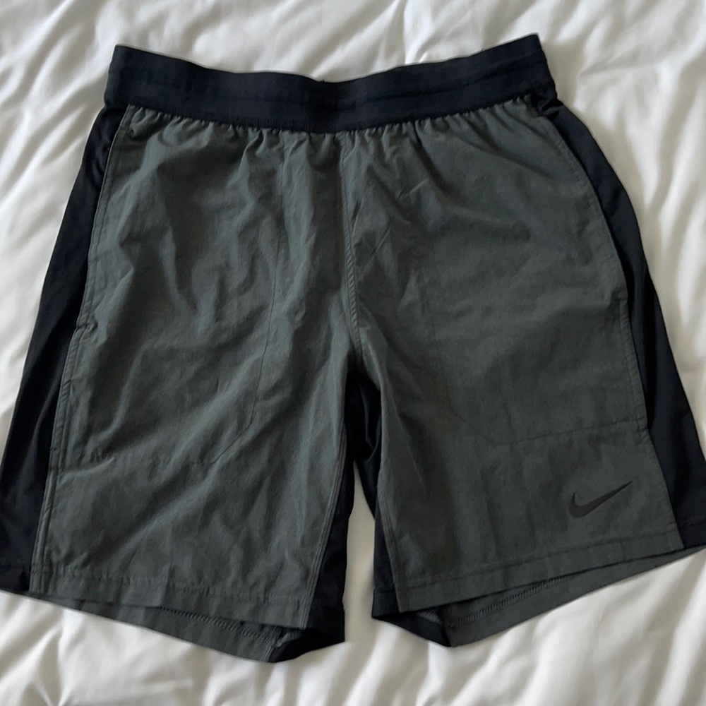 - Nike gray men’s athletic short